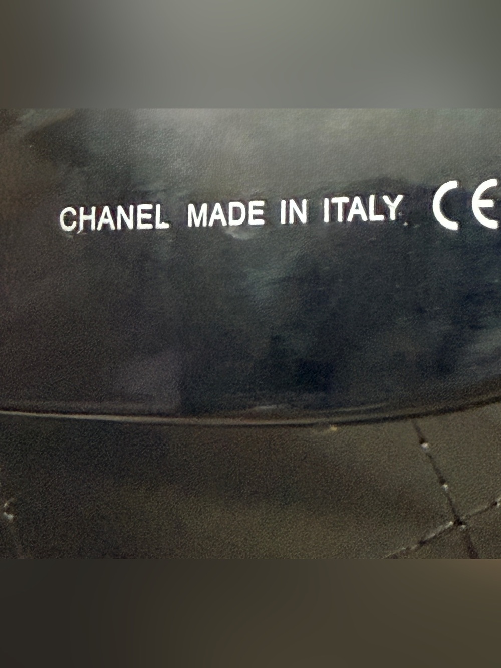 CHANEL GUC Two-Tone
Oversized Square Sunnies
White/Black signature C
*Call outs - Picture 9 of 10